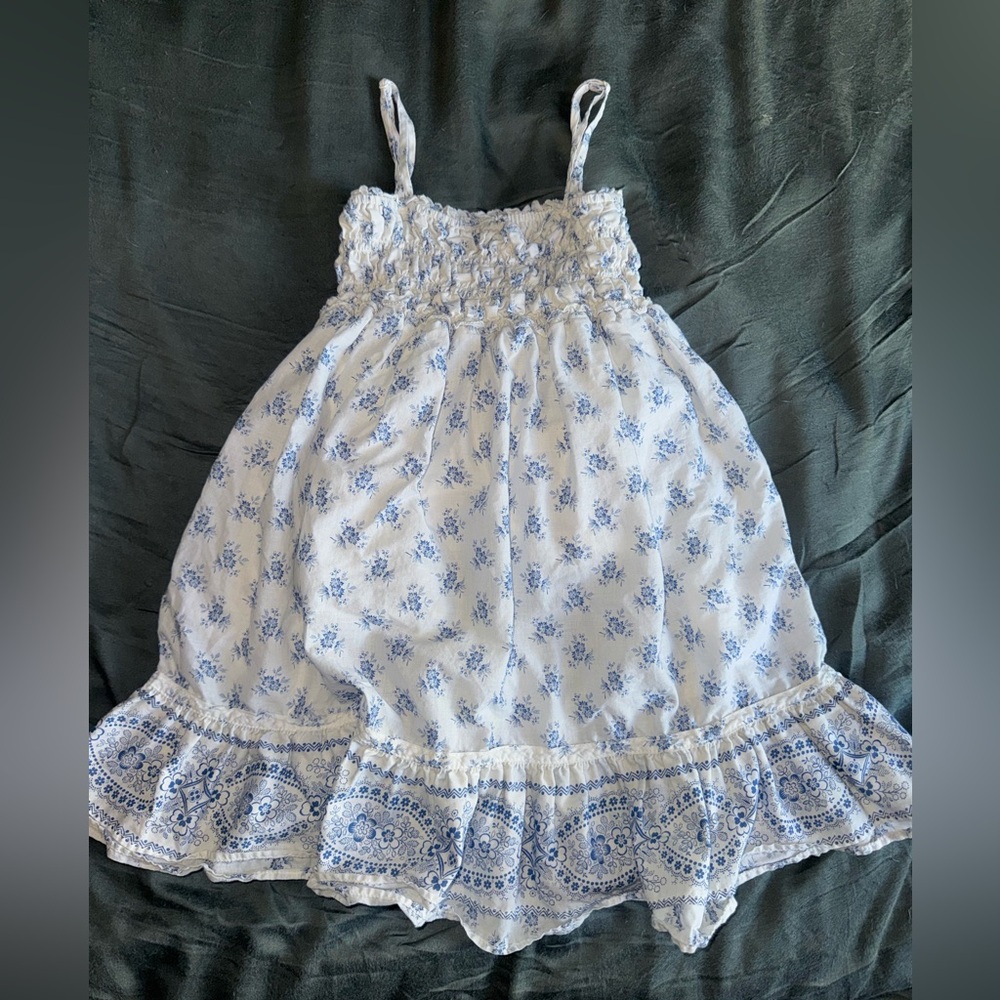 Ralph Lauren blue/Ivory floral smocked dress size 7 Adjustable Straps Lined